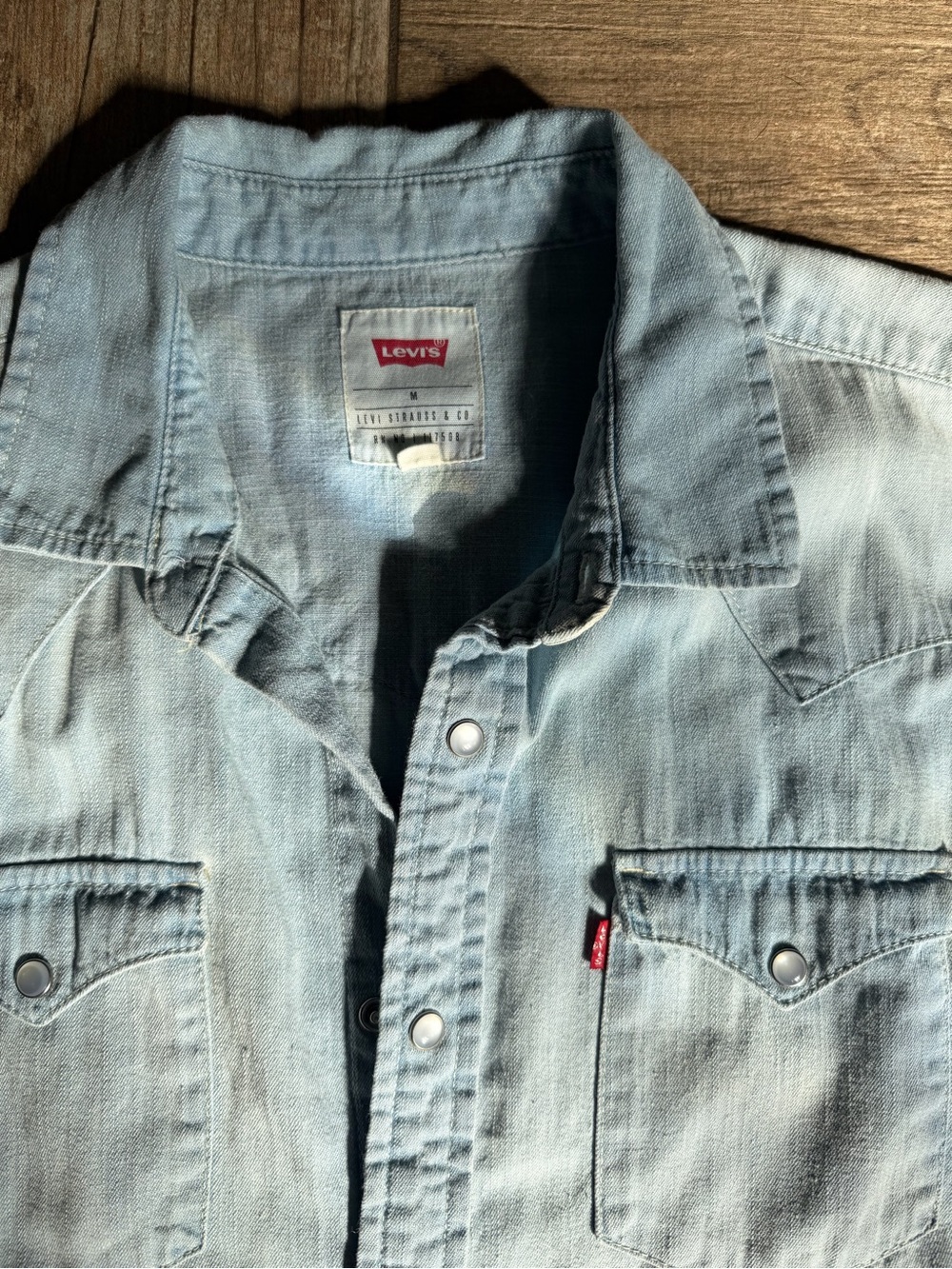 Levi's Light Wash Denim Western Shirt Jacket - Picture 2 of 7